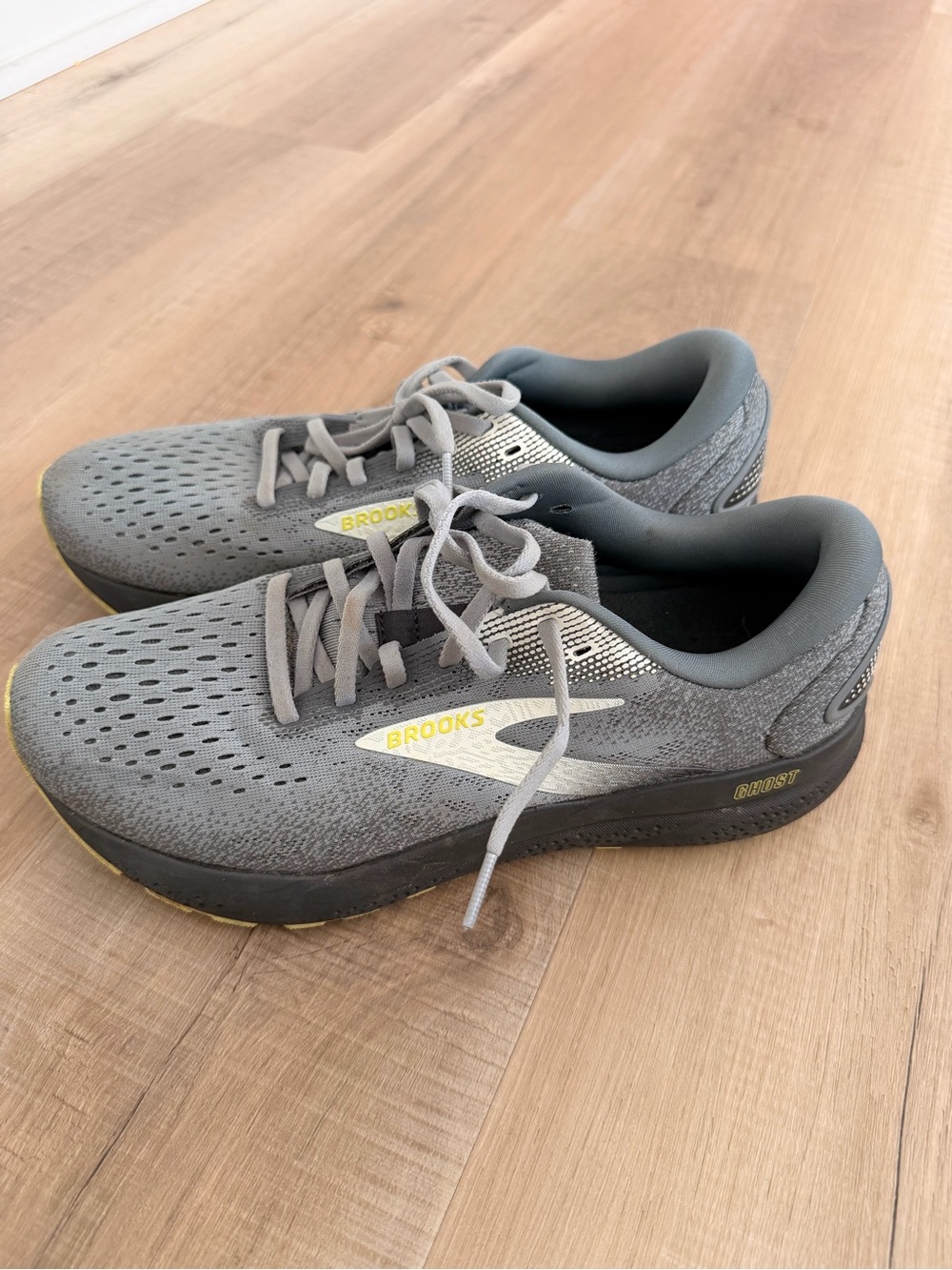 Brooks Men's Grey and Yellow Running Shoes